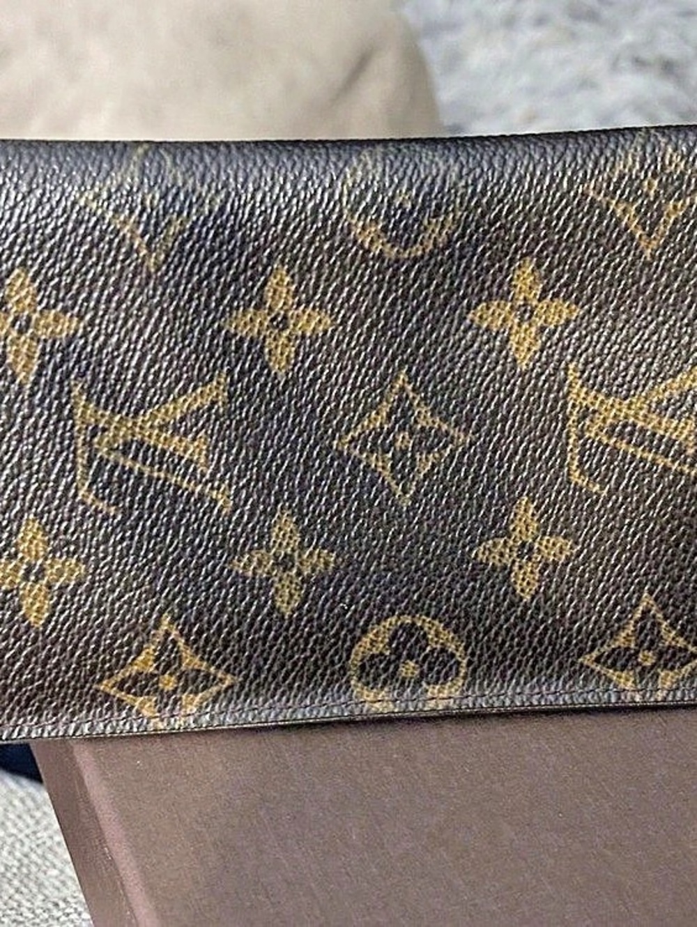 Louis Vuitton Monogram bi fold Wallet